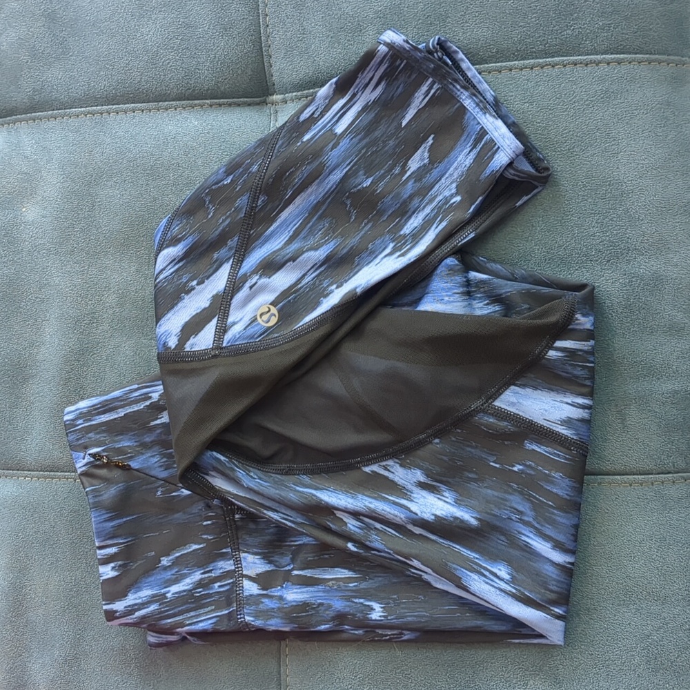 Lululemon Size 4 Women's 3/4 Length Leggings